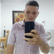 joven apasionado por su carrera y con ganas de enseñarle a personas de diferentes edades, todas las formas y mecanismos de participación en la sociedad